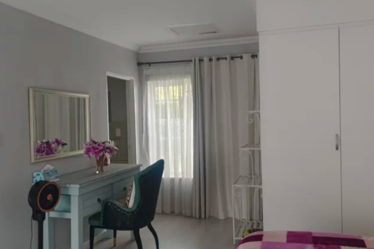 Deluxe King Suite (Room 2)